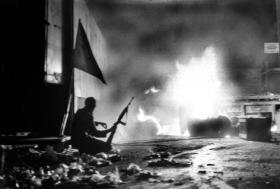 One of Ciaran Donnelly’s two iconic photographs of Joe McCann, taken on 10 August 1971 at Inglis’s Eliza Street bakery in Belfast’s Markets area, an Official IRA stronghold. (Victor Patterson)