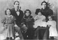 The family of Daniel and Bridget Lucy Taafe, c.1900.Bridget left rural County Cork on her own and in the United States raised a family accustomed to living standards the her life as a women in rural Cork could probably not have offered.(Courtesy of Mr and Ms Francis O'Conner)