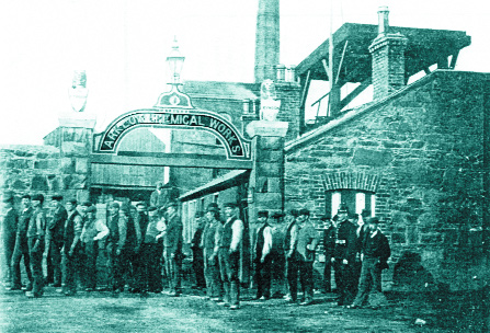 Workers queuing up outside the factory. (Birmingham City Archive)