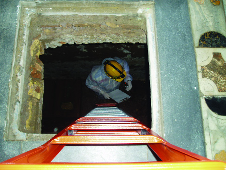 Joseph Fenwick recording in the Azzurri family vault. (L. Bartlam)