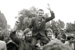 Solidarity leader Lech Wałęsa during the strike at the Gdańsk Lenin Shipyard, August 1980. (Marek Zarzecki/Reuters/Forum)