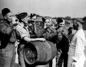 British servicemen enjoying a beer. In March 1942, after the British army complained to Whitehall of unrest caused by a sudden and ‘acute’ beer shortage in Belfast, a hasty agreement was drawn up—Britain would provide badly needed stocks of wheat in exchange for Guinness. (Military History Monthly)