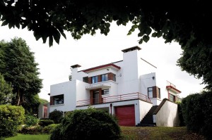 The front elevation, facing north-east, is basically cubic in shape but with three projections creating an asymmetrical façade. (NIAH)